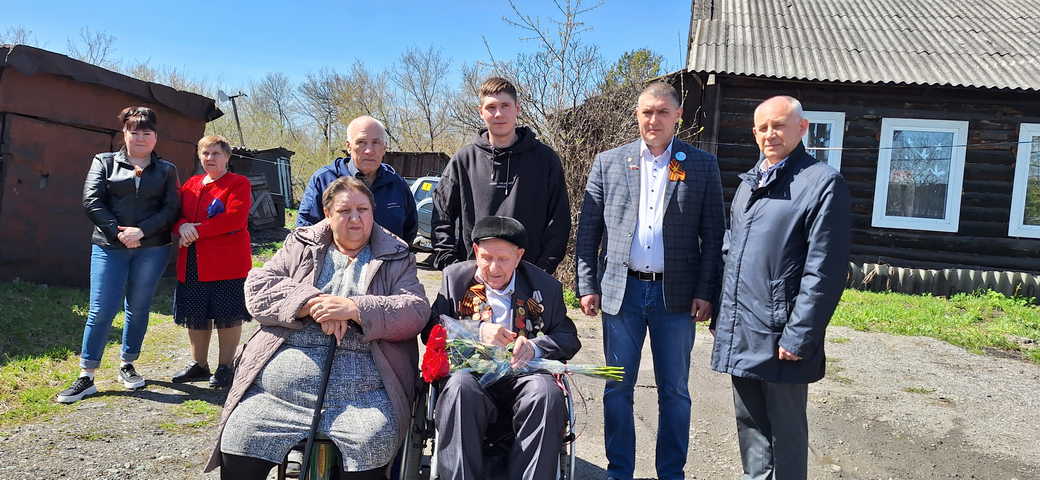 Прокопьевск. Сахапов Руслан и Котов Юрий навестили ветерана Великой Отечественной войны Бакулина Игната Ивановича Прокопьевск. Сахапов Руслан и Котов Юрий навестили ветерана Великой Отечественной войны Бакулина Игната Ивановича
