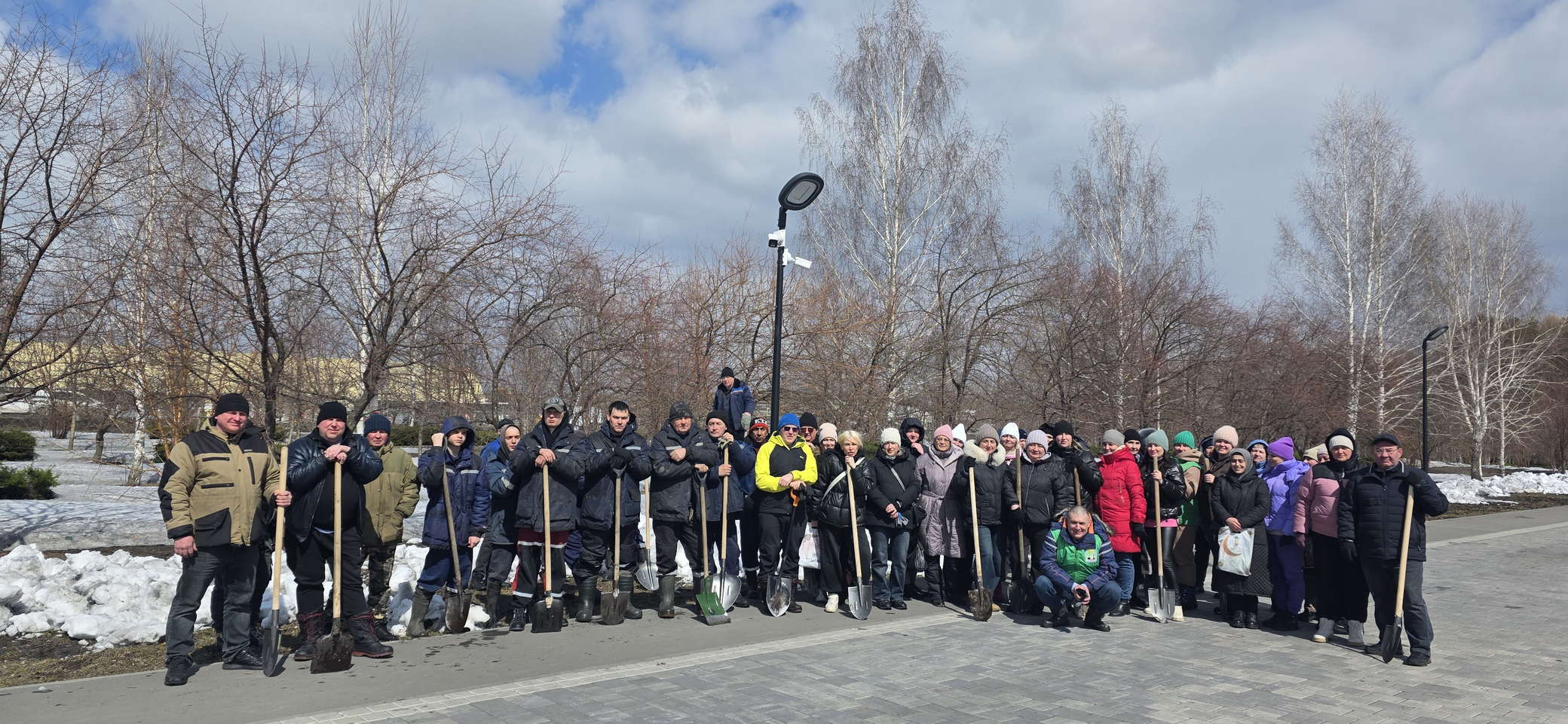 Субботник в сквере «Трудовой доблести»: встречаем весну чисто!