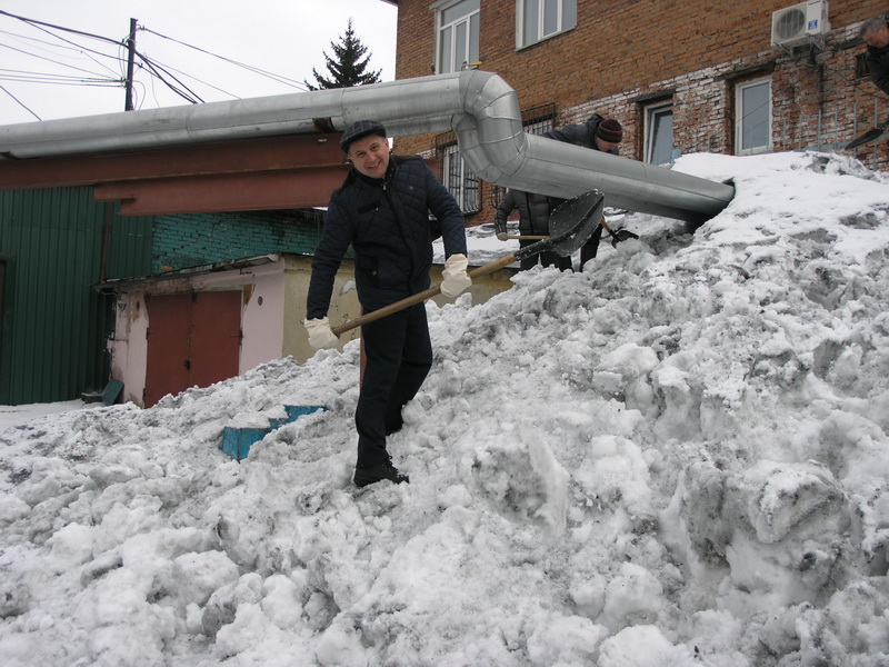 Прокопьевский Водоканал принял участие в субботнике по уборке снега