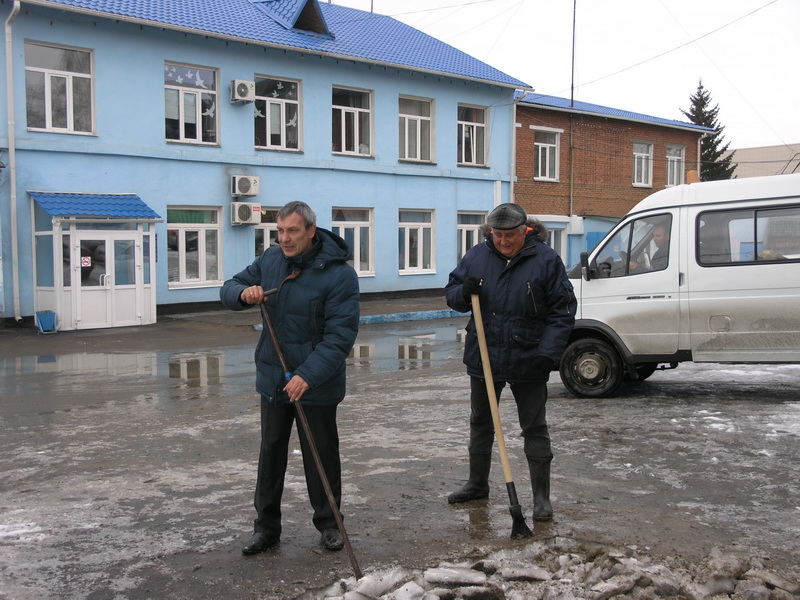 Прокопьевский Водоканал принял участие в субботнике по уборке снега