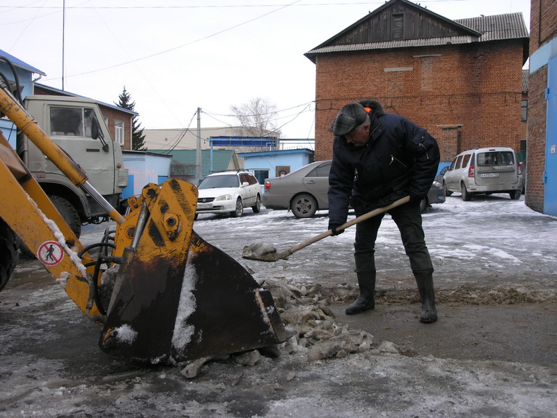 Прокопьевский Водоканал принял участие в субботнике по уборке снега