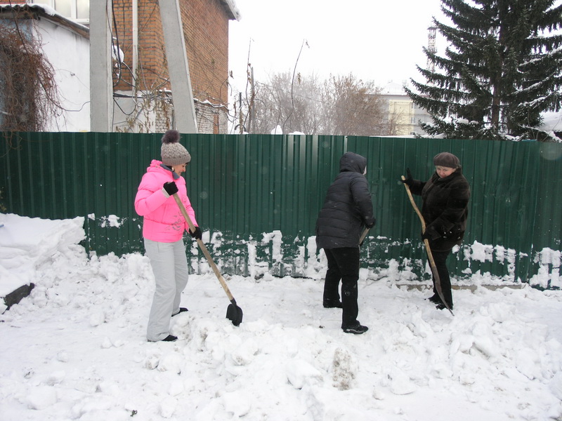 Сотрудники управления АО «ПО Водоканал» приняли участие в областной акции по уборке снега