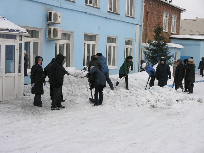 Сотрудники управления АО «ПО Водоканал» приняли участие в областной акции по уборке снега