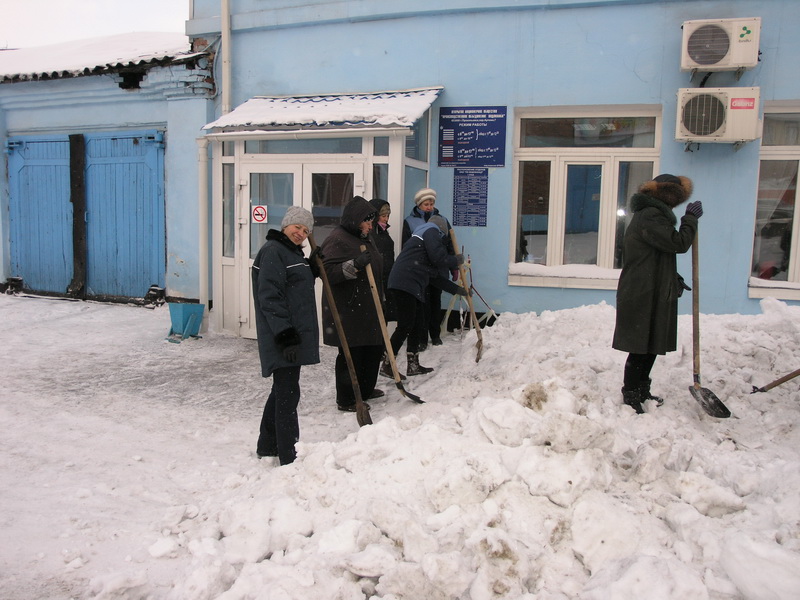 Сотрудники управления АО «ПО Водоканал» приняли участие в областной акции по уборке снега