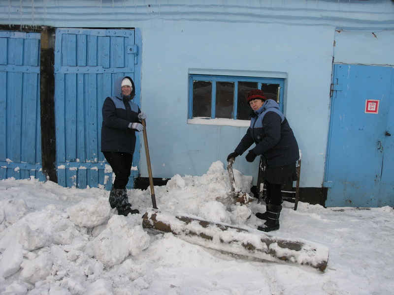 Сотрудники управления АО «ПО Водоканал» приняли участие в областной акции по уборке снега