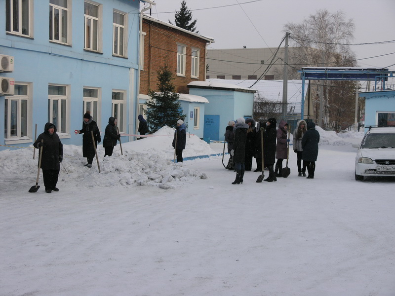 Сотрудники управления АО «ПО Водоканал» приняли участие в областной акции по уборке снега