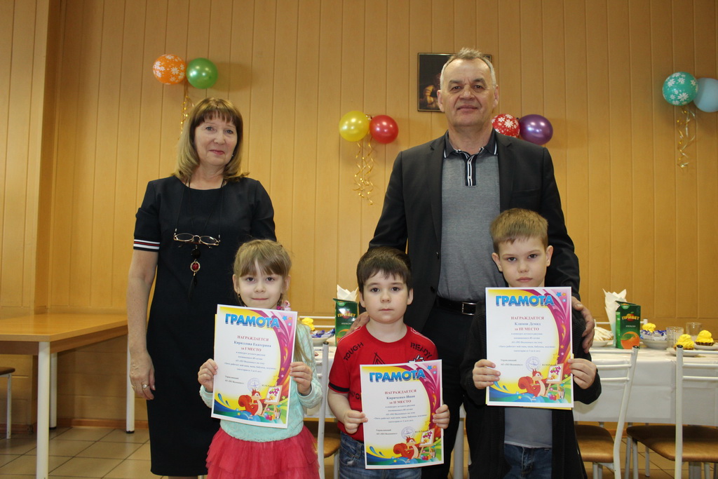 Здесь работает мой папа, мама, дедушка, бабушка